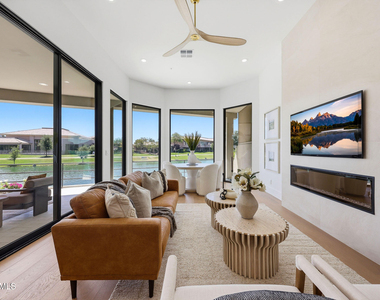 8429 E Del Camino Drive - Photo Thumbnail 18