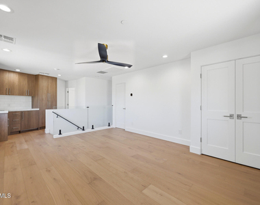8429 E Del Camino Drive - Photo Thumbnail 34