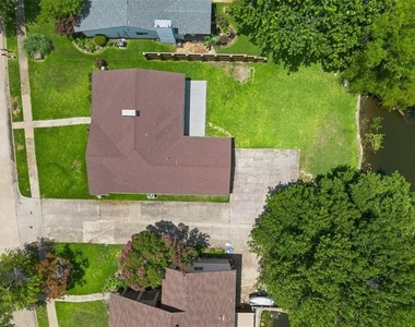 5517 Castleview Lane - Photo Thumbnail 39