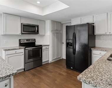 5517 Castleview Lane - Photo Thumbnail 13
