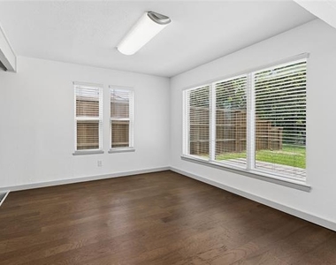 5517 Castleview Lane - Photo Thumbnail 10