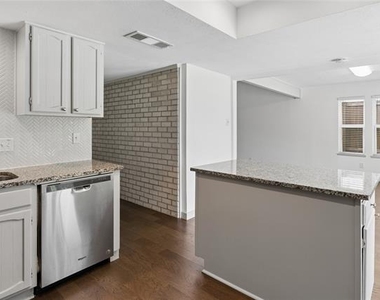 5517 Castleview Lane - Photo Thumbnail 15