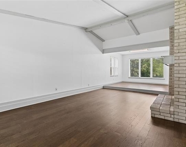 5517 Castleview Lane - Photo Thumbnail 6