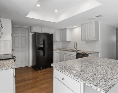 5517 Castleview Lane - Photo Thumbnail 12