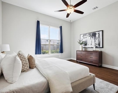727 Waterbrook Parkway - Photo Thumbnail 14