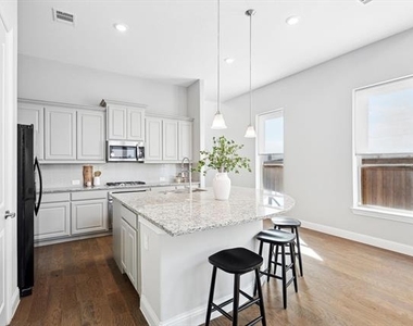 727 Waterbrook Parkway - Photo Thumbnail 4
