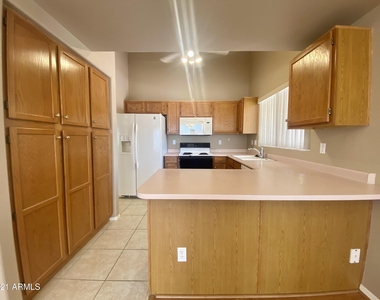 14562 W Moccasin Trail - Photo Thumbnail 6