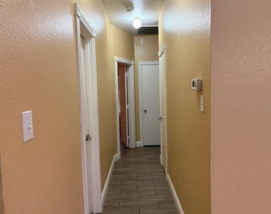 700 Stonedale Drive - Photo Thumbnail 2