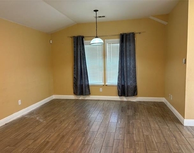 700 Stonedale Drive - Photo Thumbnail 3
