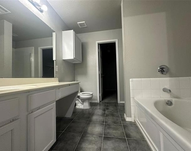 2525 Mesa Valley Drive - Photo Thumbnail 17