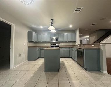 2525 Mesa Valley Drive - Photo Thumbnail 5