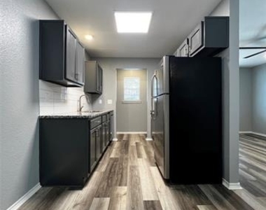 1010 S Retta Street - Photo Thumbnail 6
