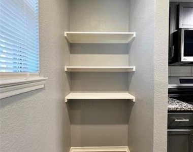 1010 S Retta Street - Photo Thumbnail 12
