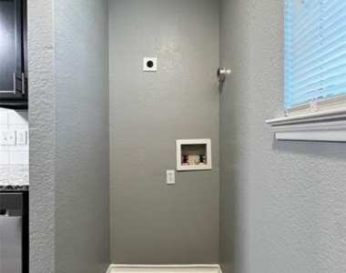 1010 S Retta Street - Photo Thumbnail 11