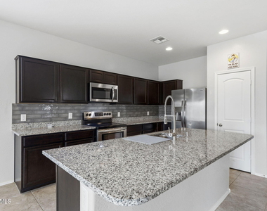 17878 N Pietra Road - Photo Thumbnail 10