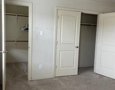 3049 Peyton Brook Drive - Photo Thumbnail 10