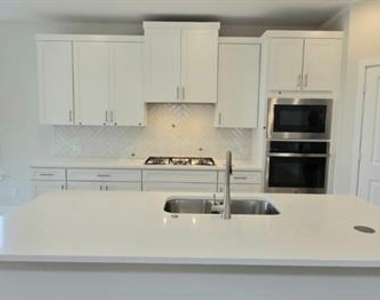 3010 Eleanor Drive - Photo Thumbnail 7