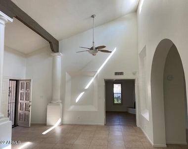 9405 N 83rd Street - Photo Thumbnail 4