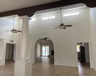9405 N 83rd Street - Photo Thumbnail 3