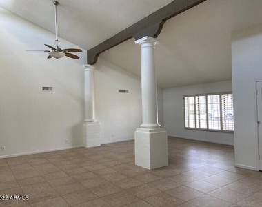 9405 N 83rd Street - Photo Thumbnail 5