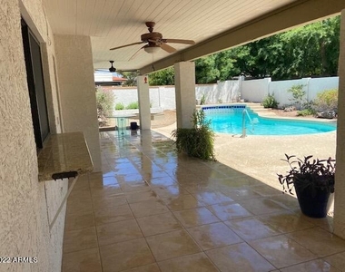 9405 N 83rd Street - Photo Thumbnail 15