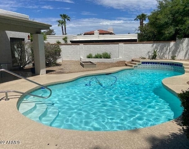 9405 N 83rd Street - Photo Thumbnail 10