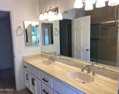 9405 N 83rd Street - Photo Thumbnail 14