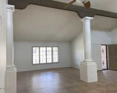 9405 N 83rd Street - Photo Thumbnail 6
