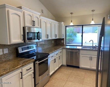 9405 N 83rd Street - Photo Thumbnail 8