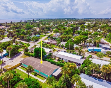 2546 Ne Hickory Avenue - Photo Thumbnail 2