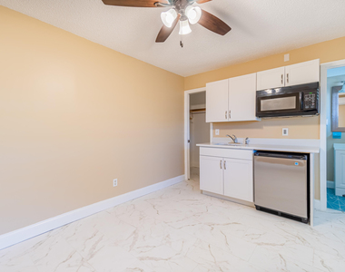 2546 Ne Hickory Avenue - Photo Thumbnail 4