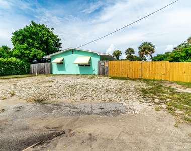 2546 Ne Hickory Avenue - Photo Thumbnail 3