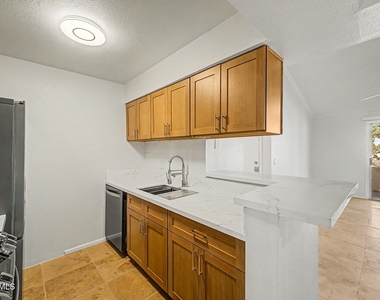 10610 S 48th Street - Photo Thumbnail 8