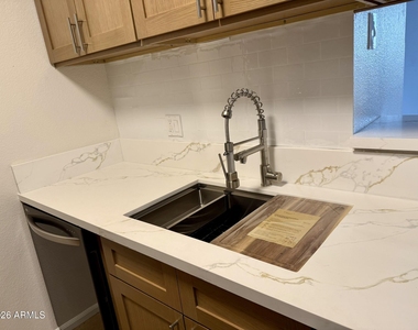 10610 S 48th Street - Photo Thumbnail 11