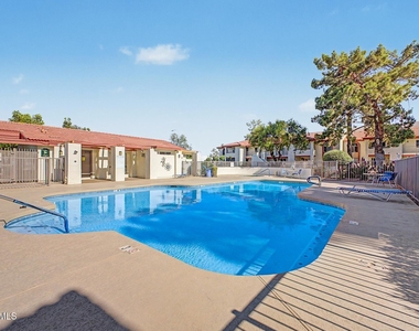 10610 S 48th Street - Photo Thumbnail 31