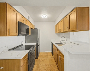 10610 S 48th Street - Photo Thumbnail 9