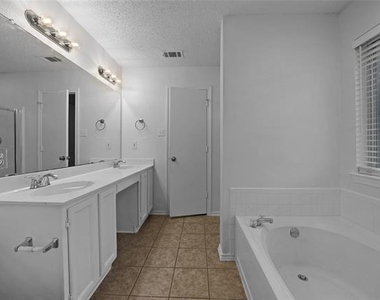 2910 Chisholm Trail - Photo Thumbnail 18