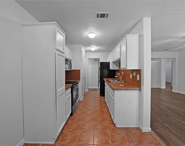 2910 Chisholm Trail - Photo Thumbnail 9