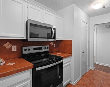 2910 Chisholm Trail - Photo Thumbnail 12