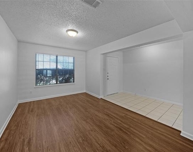2910 Chisholm Trail - Photo Thumbnail 2