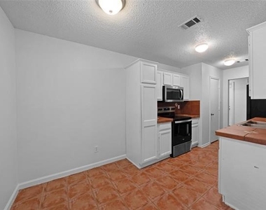 2910 Chisholm Trail - Photo Thumbnail 7