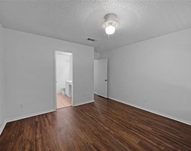 2910 Chisholm Trail - Photo Thumbnail 16