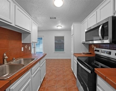 2910 Chisholm Trail - Photo Thumbnail 13