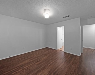 2910 Chisholm Trail - Photo Thumbnail 15
