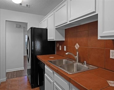 2910 Chisholm Trail - Photo Thumbnail 11