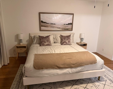 13428 Georgian Court - Photo Thumbnail 12