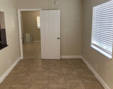 1444 Windsor Court - Photo Thumbnail 8