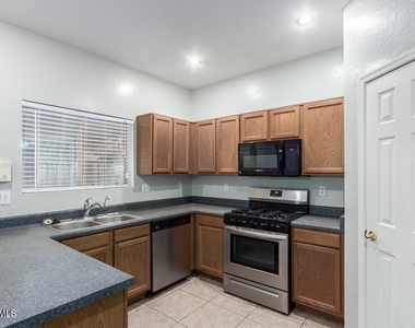 2739 E Indian Wells Place - Photo Thumbnail 9