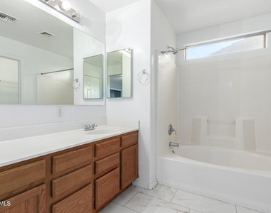 2739 E Indian Wells Place - Photo Thumbnail 19