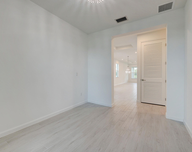 12712 Sw Eleanor Drive - Photo Thumbnail 24